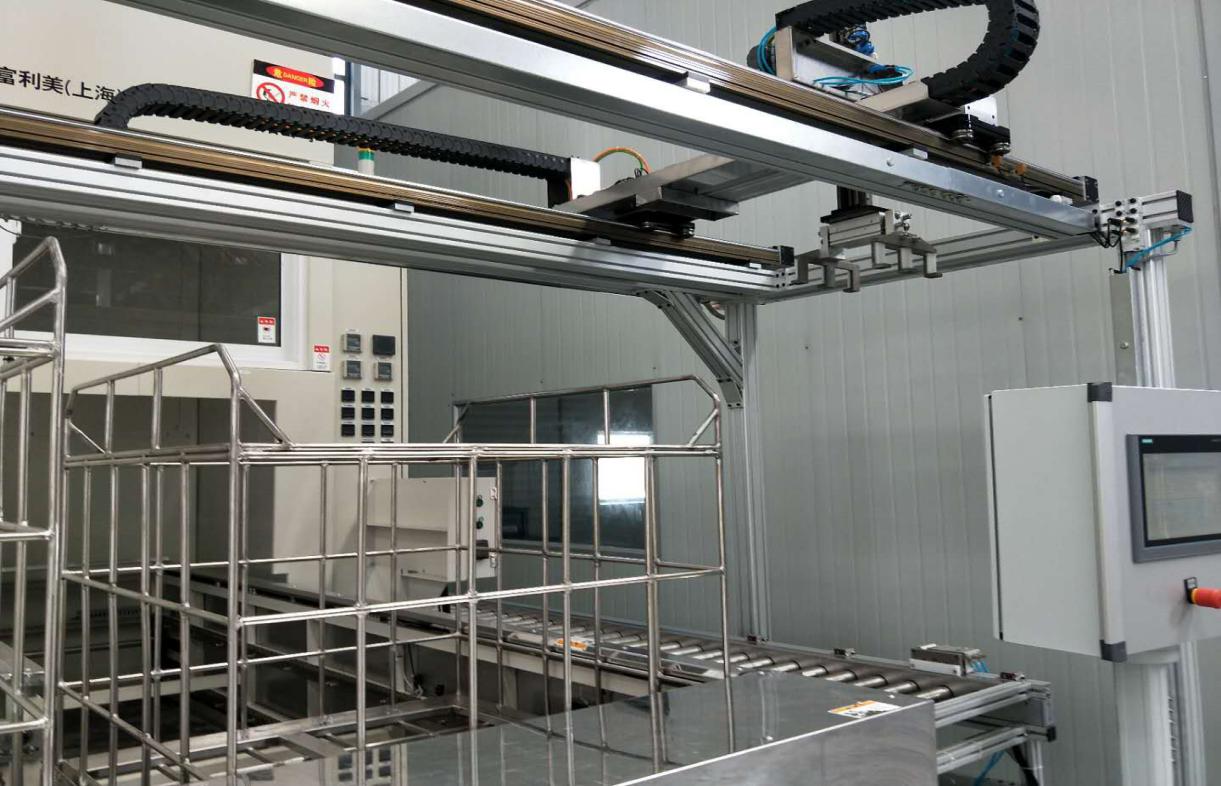 搬運d移栽機：用于真空碳氫清洗機的上下件搬運