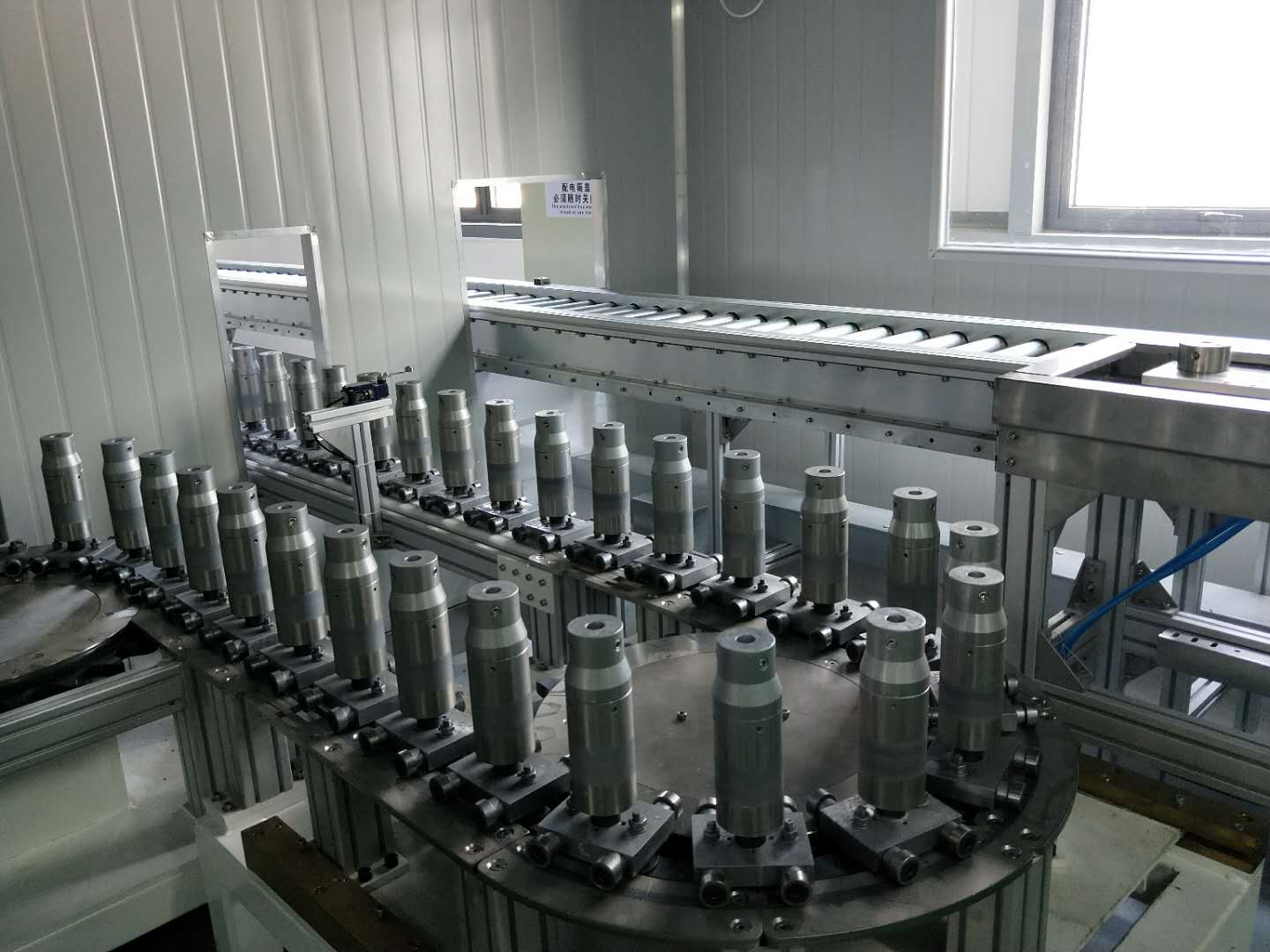 筒輸送線：用于工件空箱的轉運和流水線的治具和工件的組裝